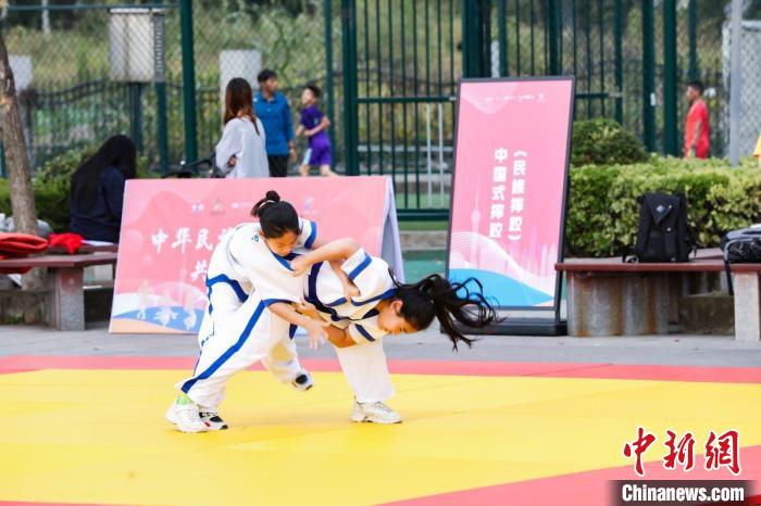 以“中华民族一家亲，共绘申城好未来”为主题