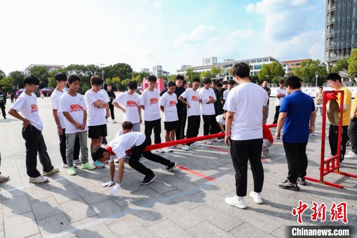 以“中华民族一家亲，共绘申城好未来”为主题