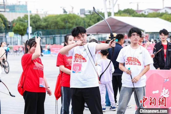 以“中华民族一家亲，共绘申城好未来”为主题