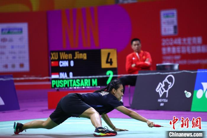 印尼队在江西南昌的世青赛团体赛中以110比103击