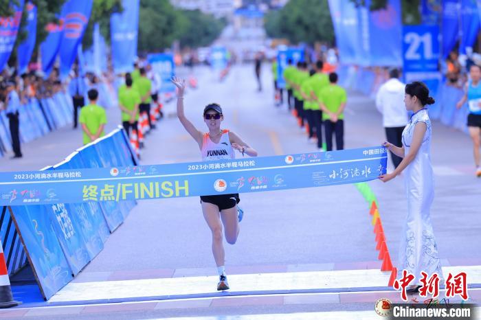 小河淌水的故乡：大理弥渡举办半程马拉松，5