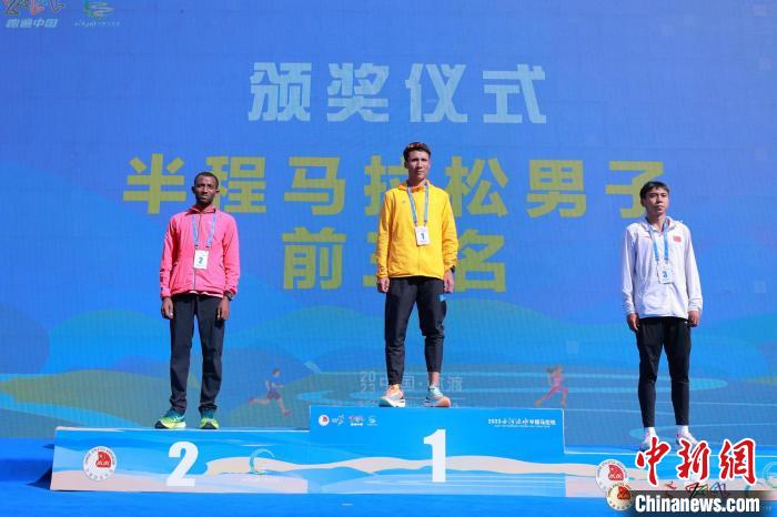 小河淌水的故乡：大理弥渡举办半程马拉松，5