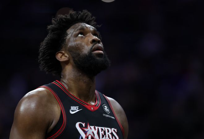 76人球星恩比德紧急手术 季后赛前景蒙上阴影