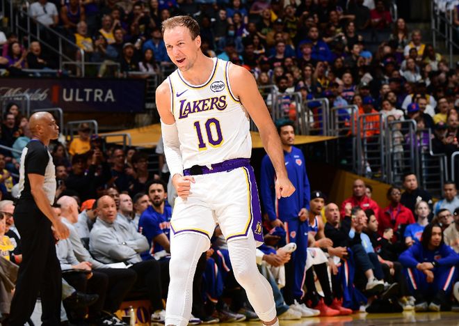 湖人轻取勇士 詹姆斯伤情无碍 肯纳德角色升级