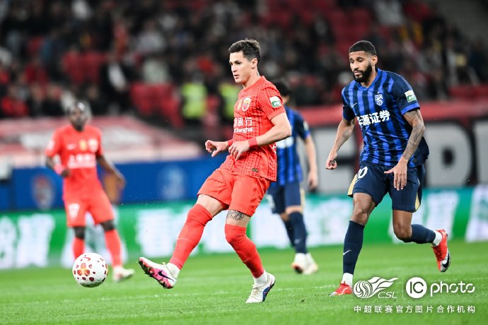 上海海港4比0完胜武汉三镇，刘祝润双响助球队强