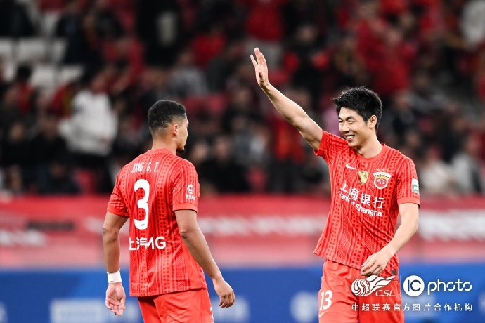 上海海港4比0完胜武汉三镇，刘祝润双响助球队强